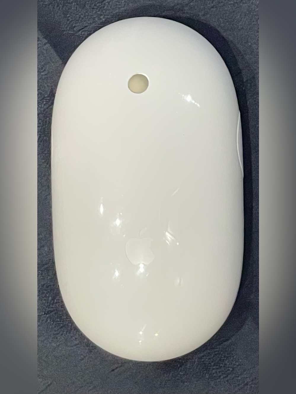 Apple White Wireless Mouse with Smooth Gloss Finish Model A1197